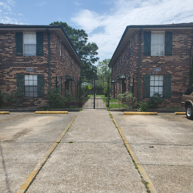 Harahan Townhome: 1536 Hickory Ave