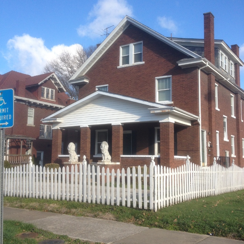 Huntington Apartment: 704 10th Avenue