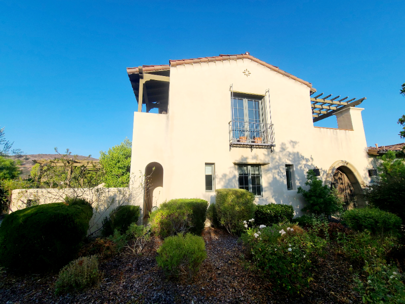 San Diego House: 8256 The Landing Way