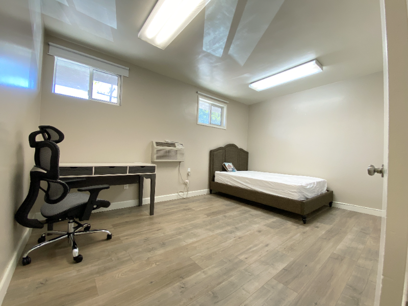 Santa Monica Apartment: 3202 Santa Monica Blvd