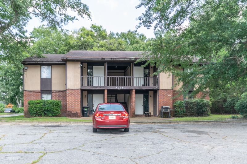 Columbus Apartment: 1824-2020 Sheffield Drive