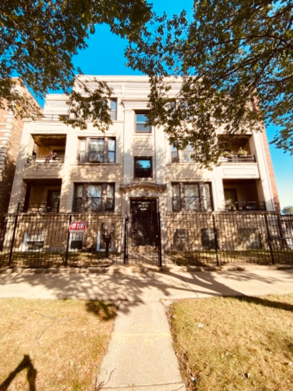 Chicago Apartment: 4149 S Prairie Ave