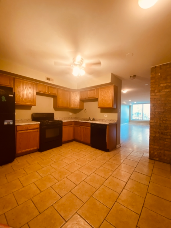 Chicago Apartment: 2720 E 75th St