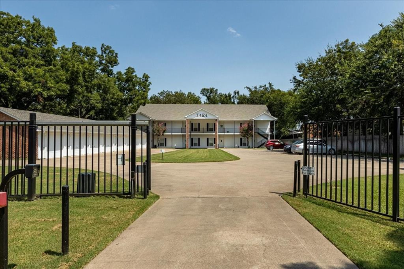 Glen Rose Condo: 400 N Gaither St.
