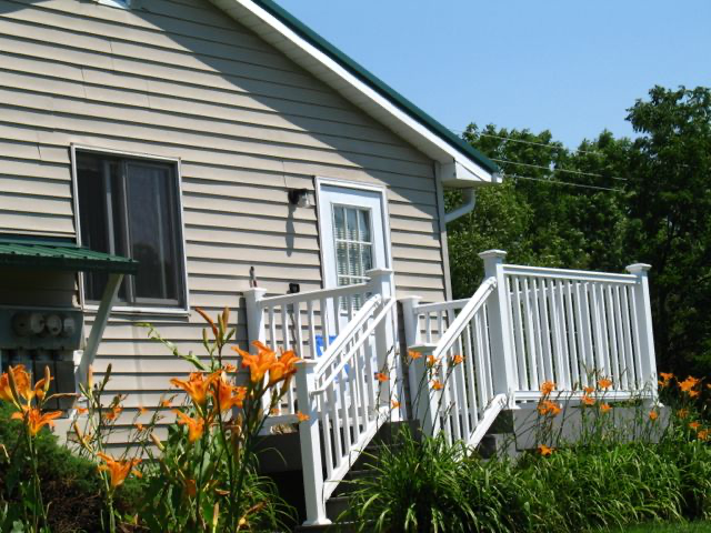 Lansing Apartment: 1895 East Shore Dr