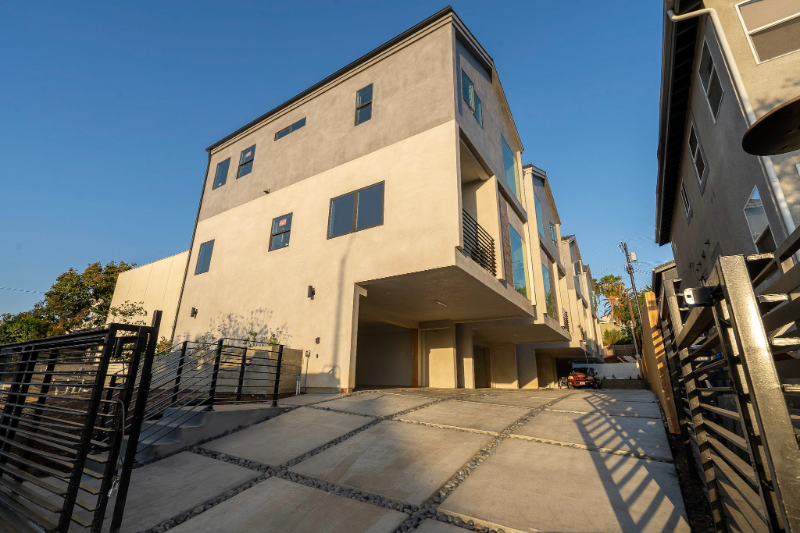 Los Angeles Townhome: 140 N Carondelet St