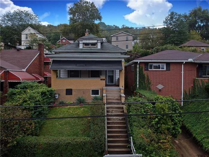 Glassport House: 327 Erie Ave