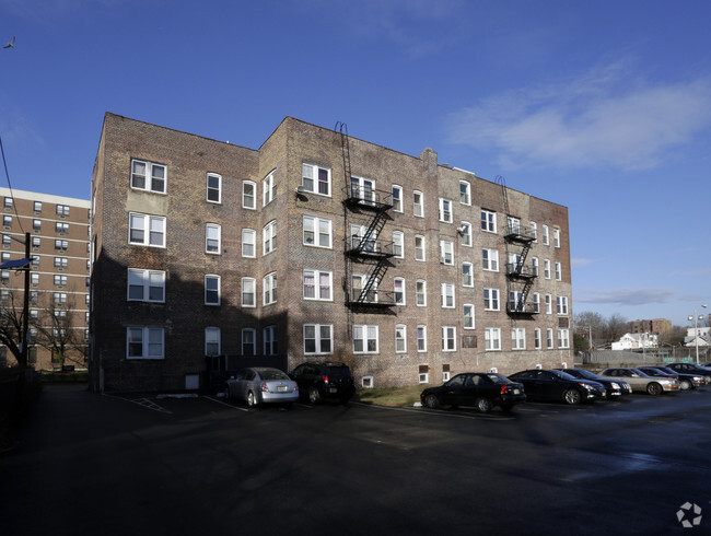East Orange Apartment: 10 S Grove St