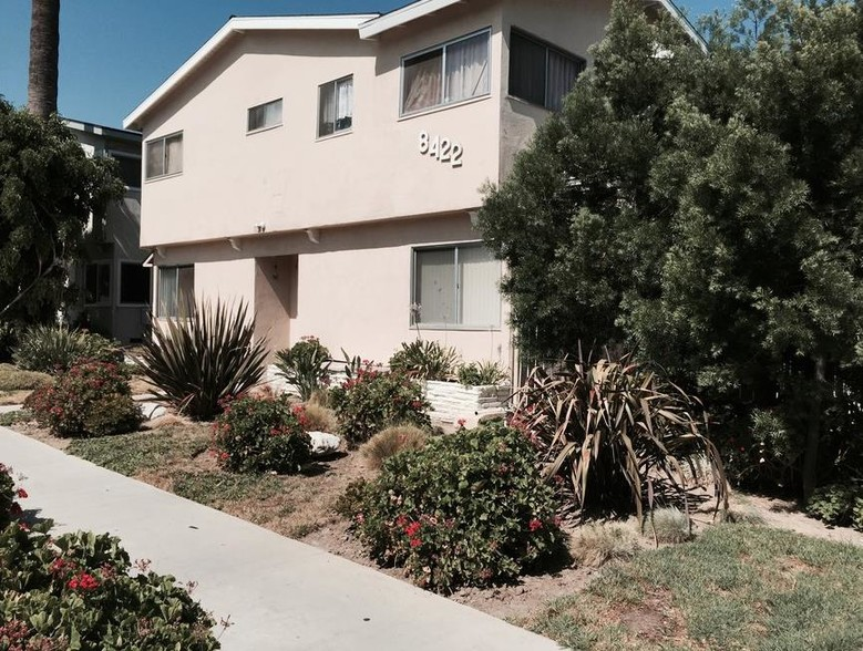 Northridge Apartment: 8400 Amigo Avenue