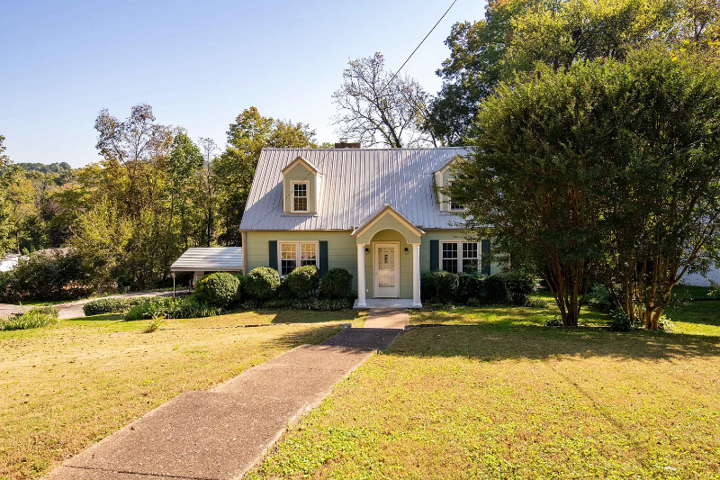 Chattanooga House: 510 Las Lomas Dr