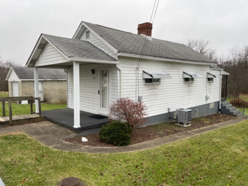 Uniontown House: 66 Birch Rd