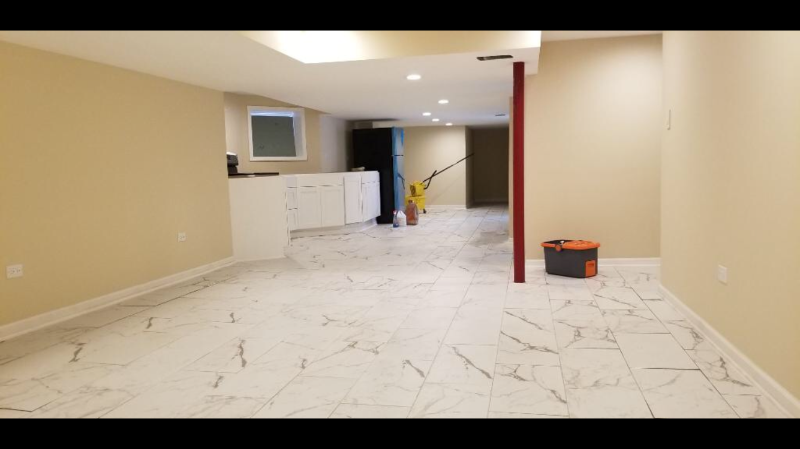 Chicago Apartment: 6015 N Claremont Ave