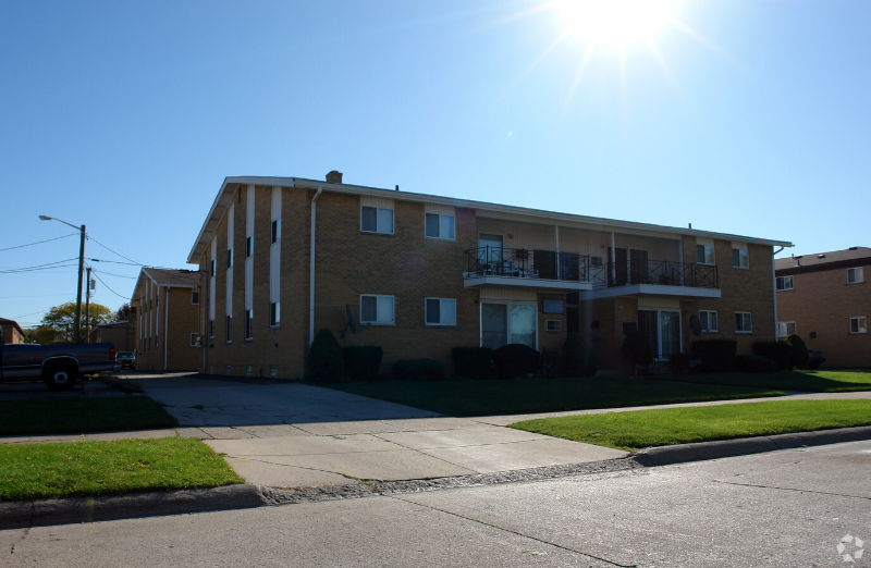 Warren Multiplex: 29158 Longview Ave