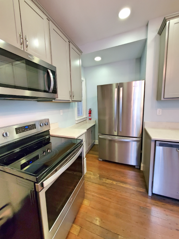 Columbus Townhome: 142 E Maynard Ave