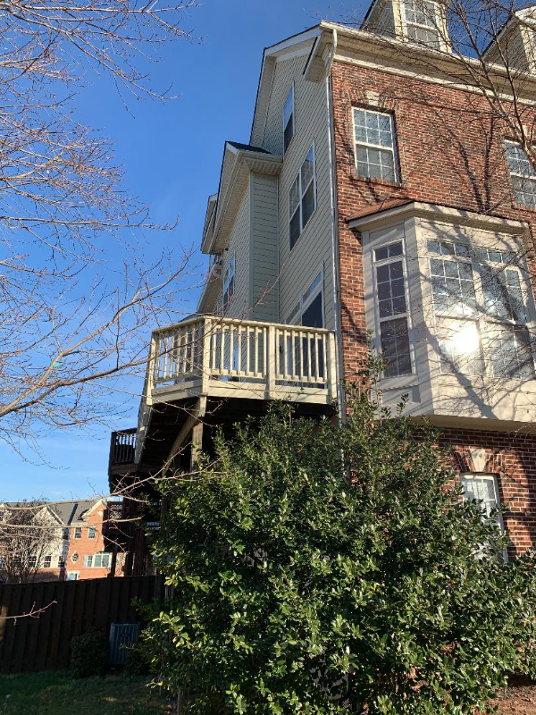 Leesburg Townhome: 602 Battery Ter NE