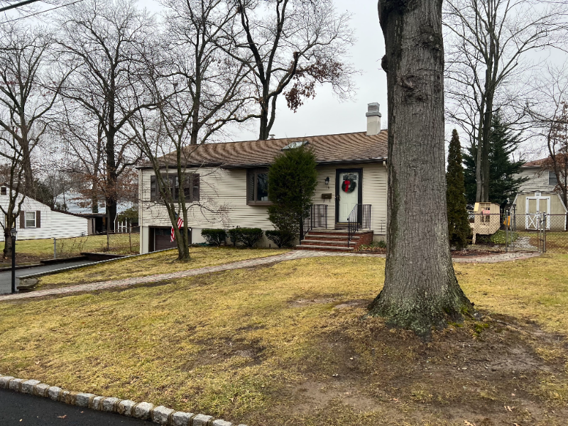 Parsippany House: 15 Caldwell Rd