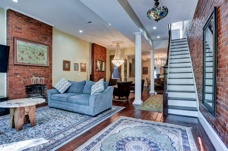 Washington Townhome: 609 P ST NW