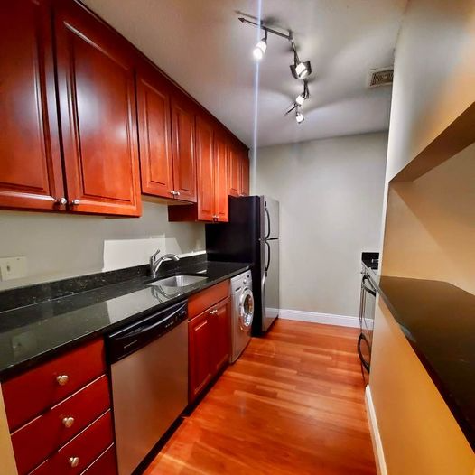 Manchester Condo: 230 Eastern Avenue