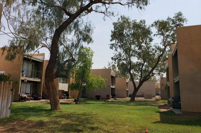 Phoenix Apartment: 2808 e Marconi Ave