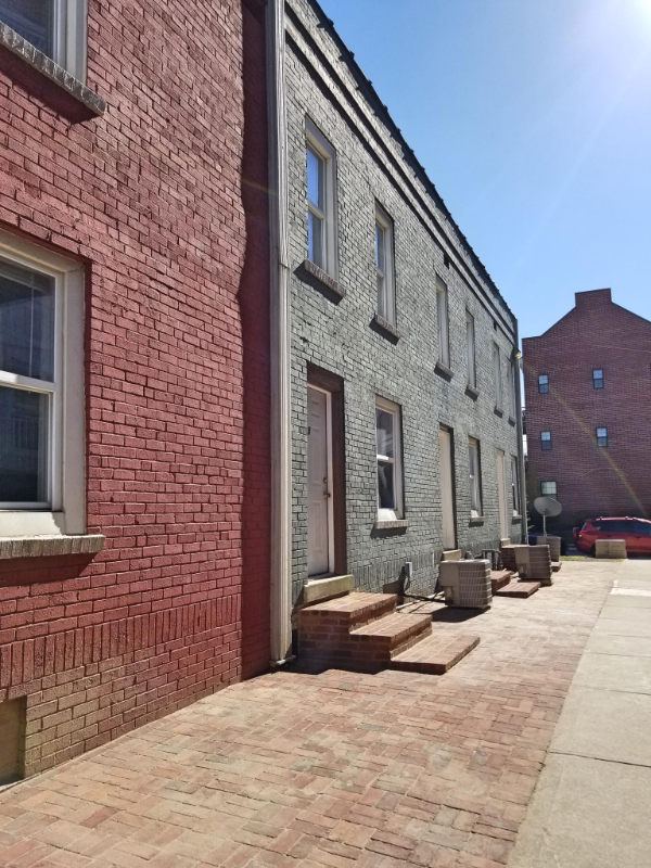 Columbus Townhome: 90 E 8th Ave