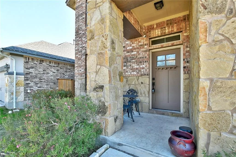 Buda House: 694 Oyster Creek Dr