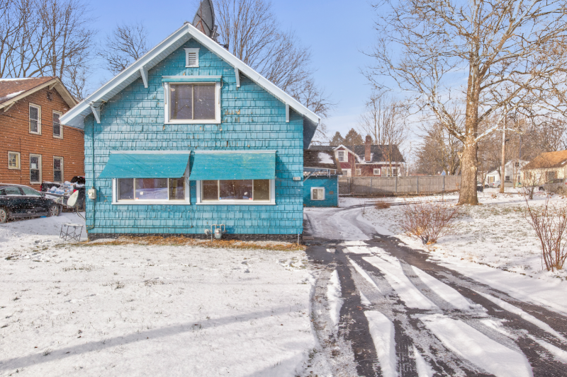 syracuse House: 1006 Ballantyne