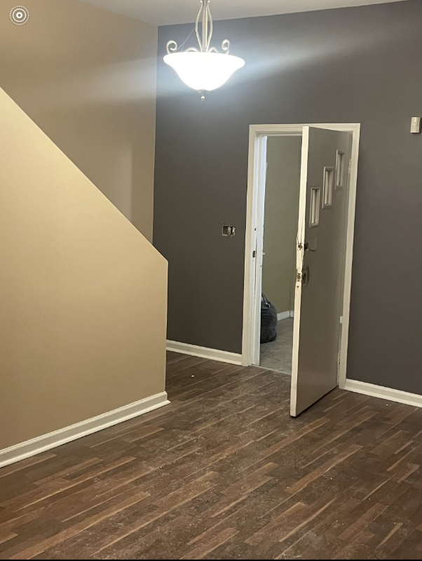 Chicago House: 7208 S South Chicago