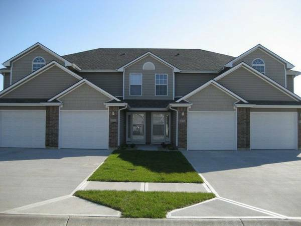 Blue Springs Townhome: 814 SW Peach Tree Ln