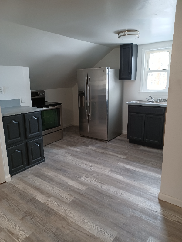 Meriden Apartment: 92 Twiss St