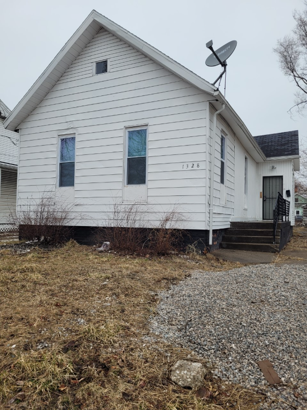 Toledo House: 1328 Indiana Ave