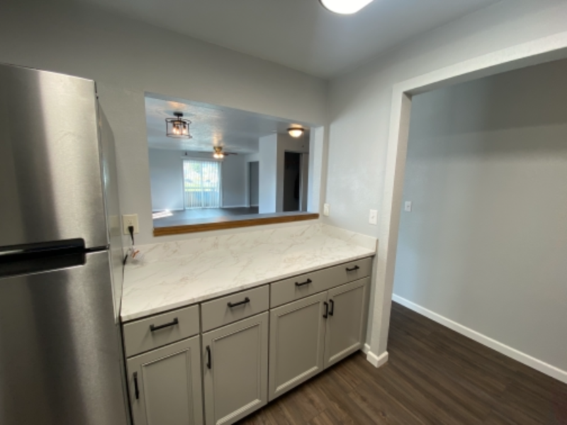 Dallas Apartment: 151 N Kings Valley Hwy