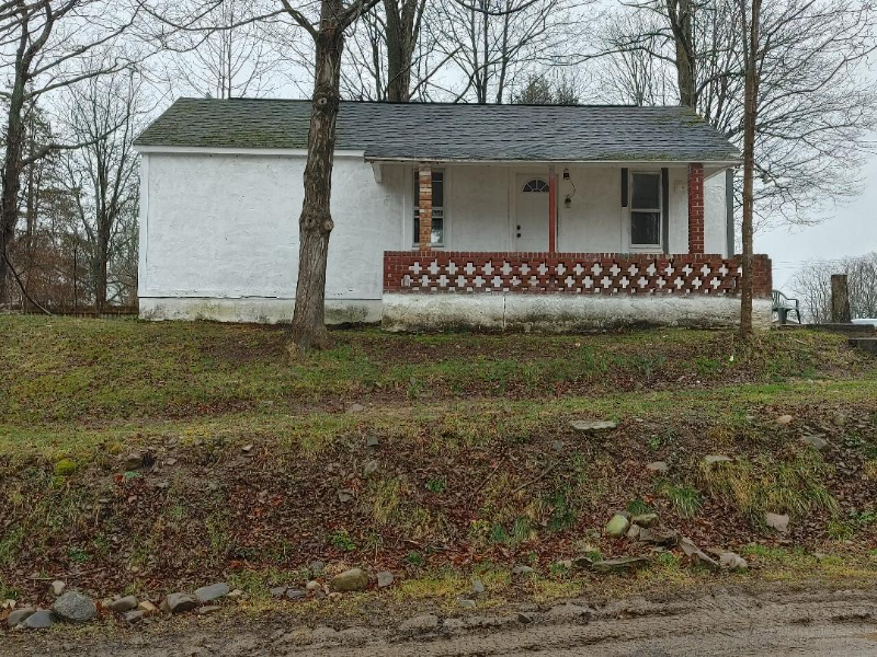 Freehold House: 8 Freehold Mills Rd