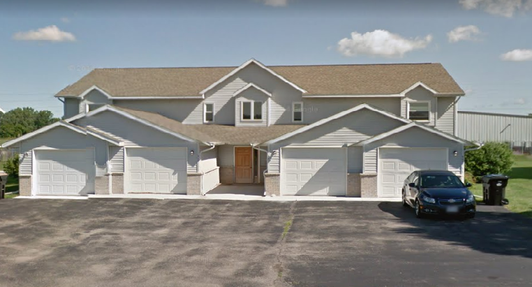 Deforest Apartment: 611 Seminole Way