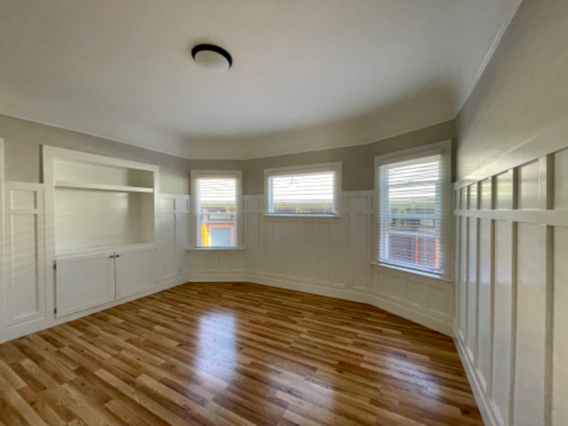 Oakland Apartment: 210 Frisbie St