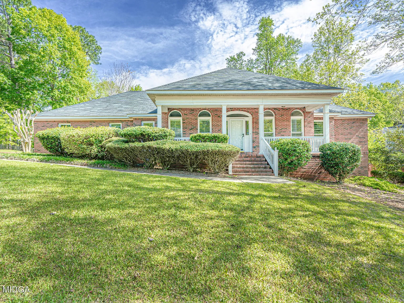Macon House: 205 Saddle Creek Ct