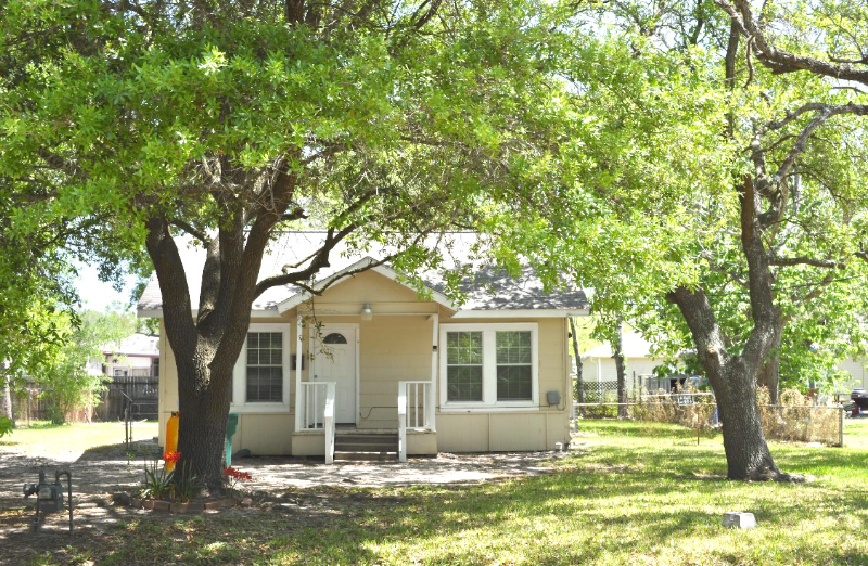 La Marque House: 2207 Howell Ave