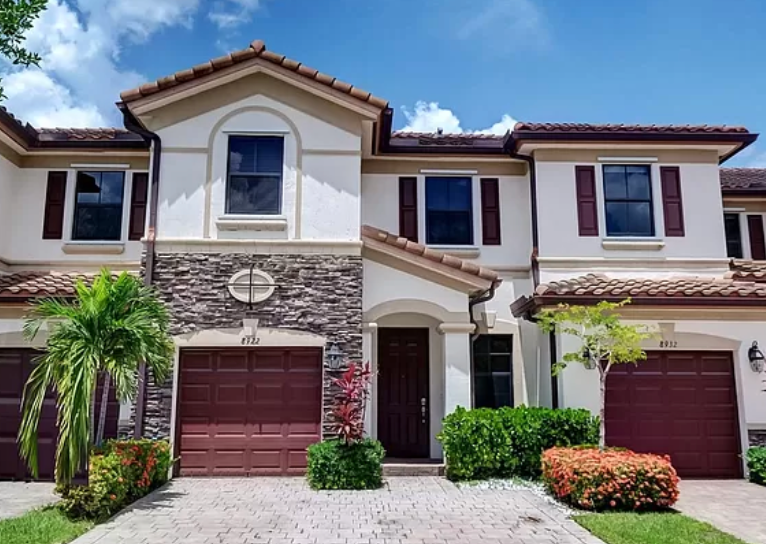 Hialeah Townhome: 3338 W 90th St