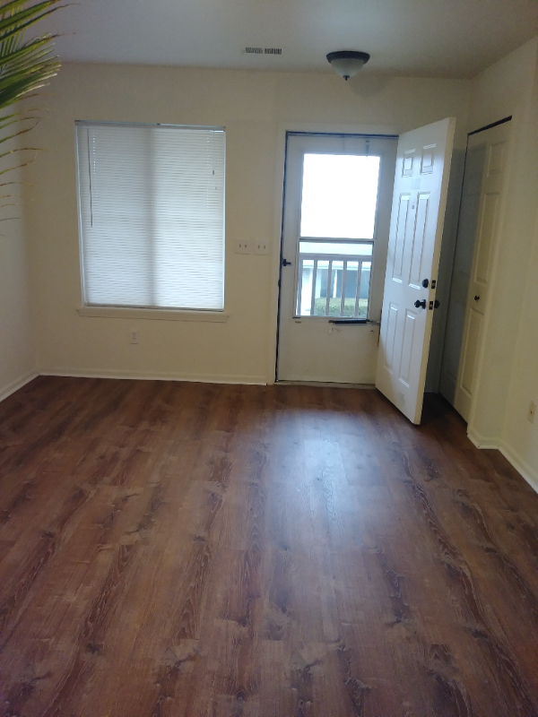 Royal Oak Apartment: 1868 N. Main St