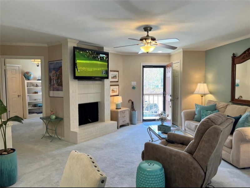 Addison Condo: 16301 Ledgemont Ln