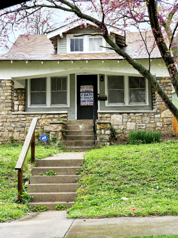 Kansas City House: 402 Van Brunt Blvd