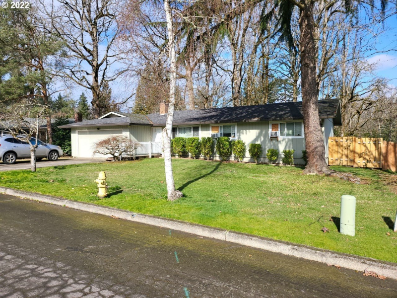 West Linn House: 2307 Tulane St