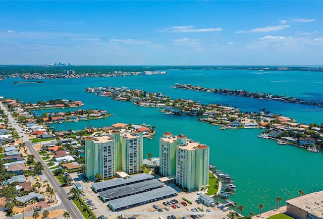 st petersburg Condo: 400 64th ave