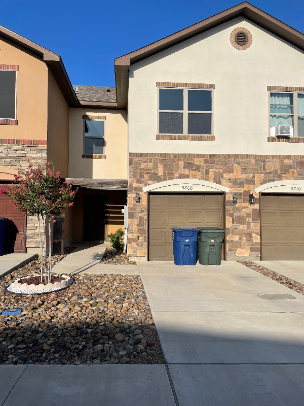 LAREDO Townhome: 5808 Monte Vista Dr