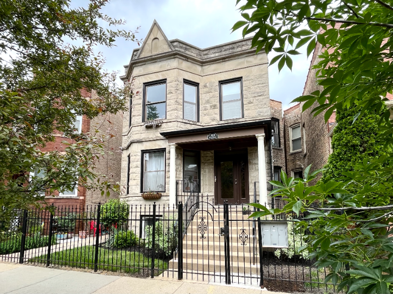 Chicago Apartment: 3008 W. George Street