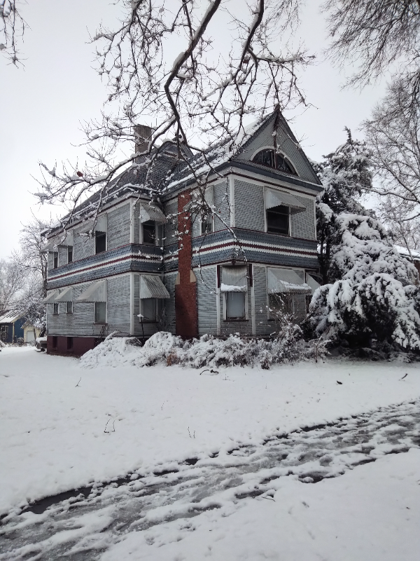 Decatur Apartment: 816 W. William Decatur, Illinois