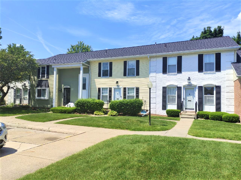 Clinton Township Townhome: 37025 Brynford Dr