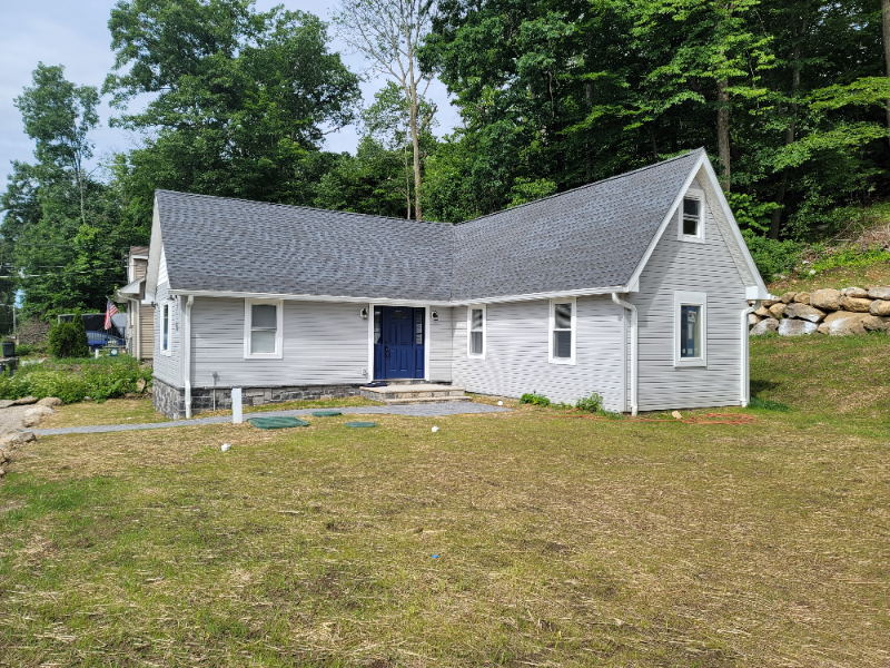Hopatcong House: 225 Lakeside Ave