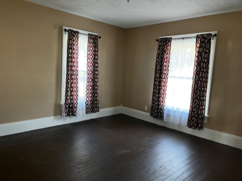 Fremont House: 900 Stilwell Ave