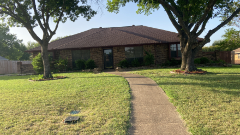 Desoto House: 1201 Post Oak Ln