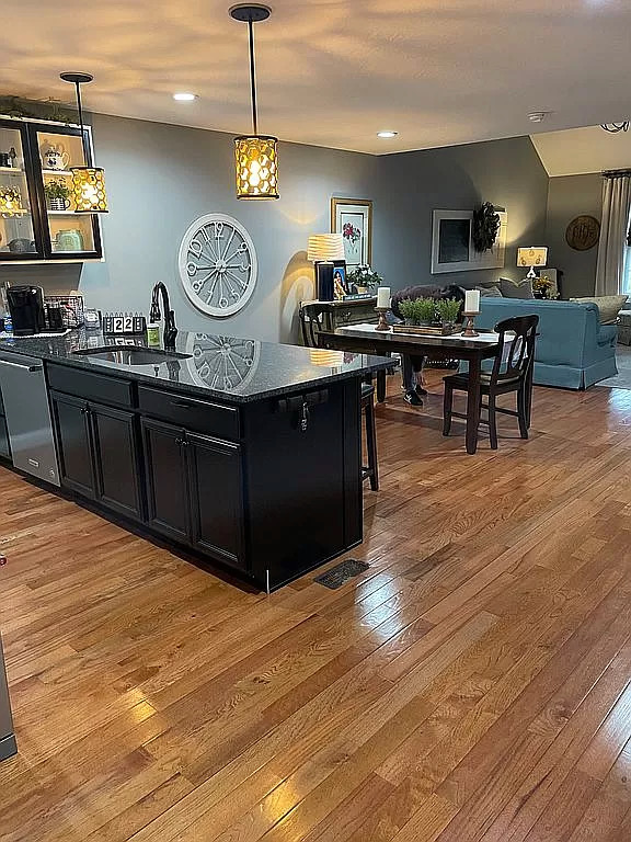 Columbia House: 496 Watson St